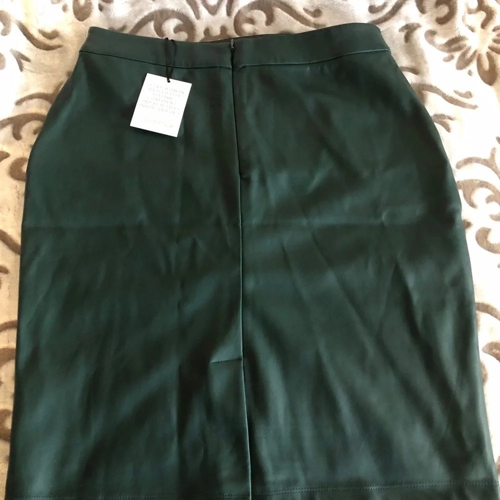 Jaclyn Smith Faux Leather skirt size 10 - Picture 6 of 7
